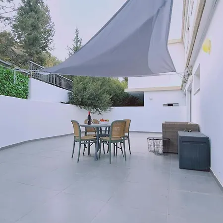 Tranquil Terrace Lejlighed